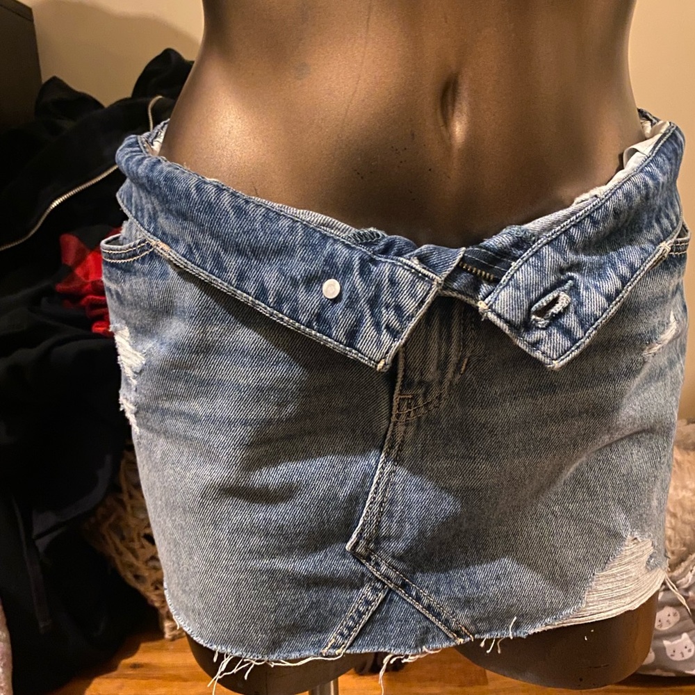 Hollister low rise mini denim skirt